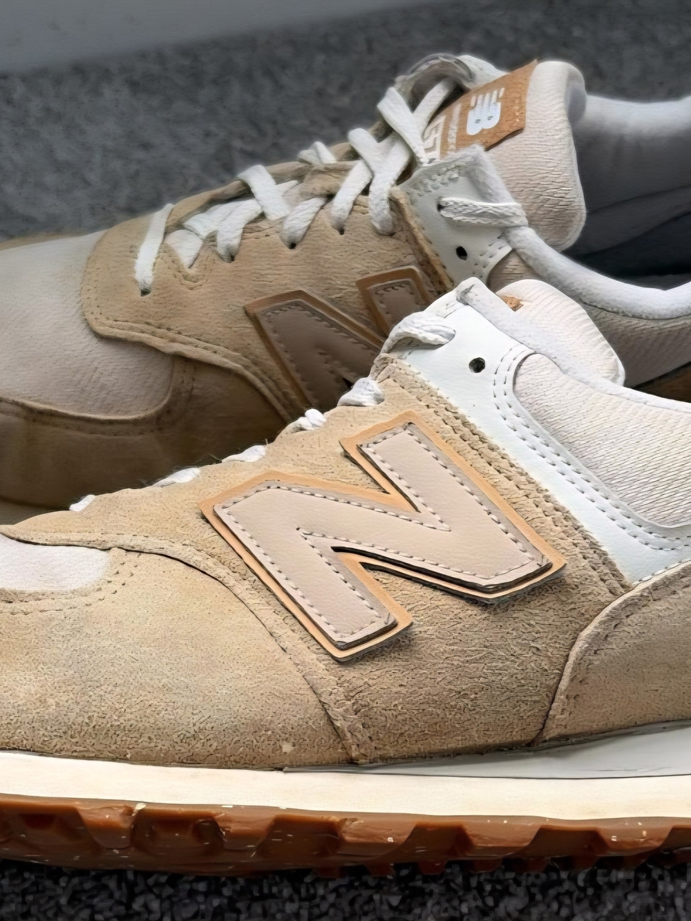 new balance beige suede trainers - classic 'n' logo